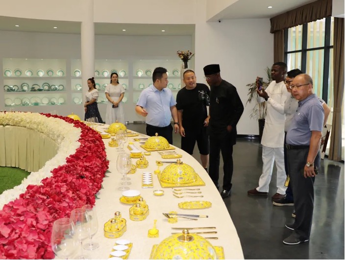 尼日利亚驻中国上海总领事Amb.Chimezie Okeoma Ogu一行参观ledger钱包官网陶瓷