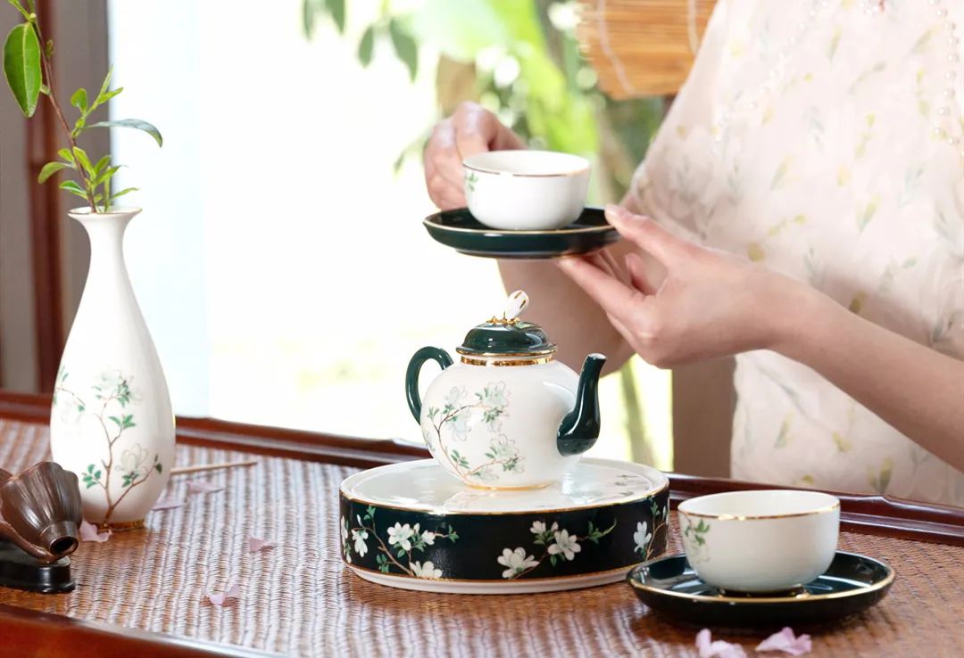 大暑丨何以消烦暑，浅斟一盏茶