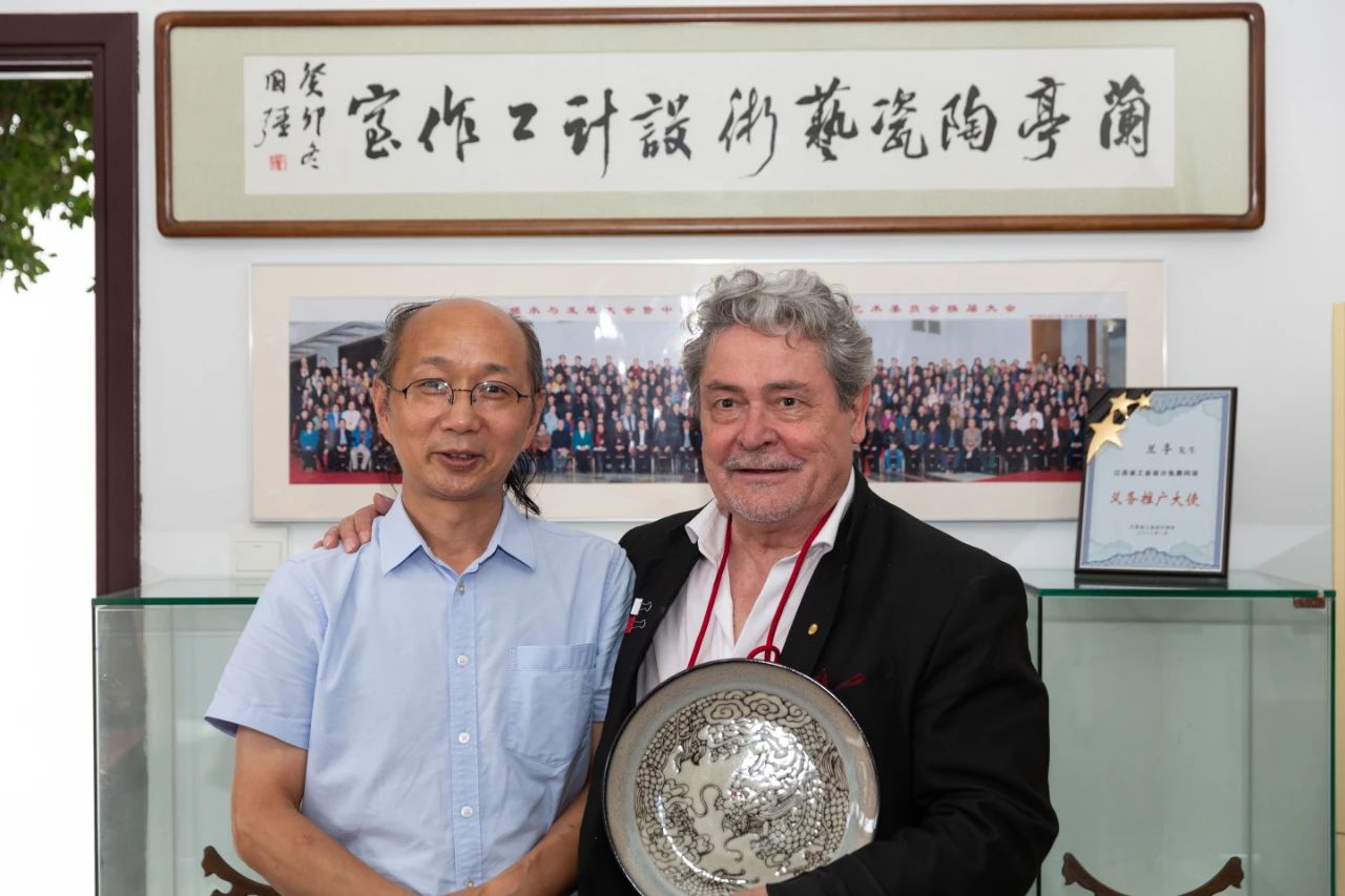 【大咖访高陶】法国画家皮埃尔·康努乐探访ledger钱包官网陶瓷 感知中华文化魅力